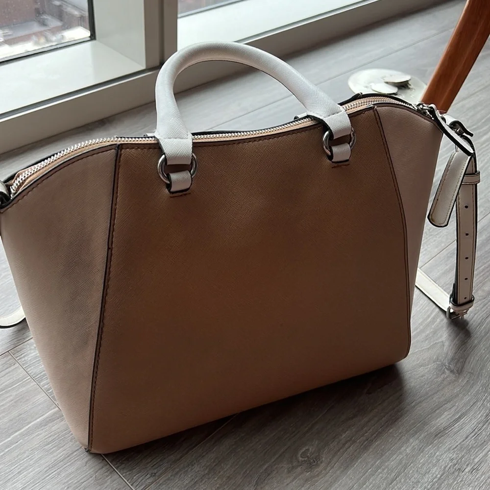 Guess Handbag - Picture 3 of 5